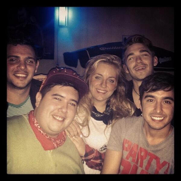 juanifarina's tweet image. &quot;@TricioElGrande: #Selfie @FloriCastellano @Leqrodriguez @juanifarina @sebasfrancini http://t.co/7ueq6TnKc0&quot; #ModoBar #AhListoQueVillero