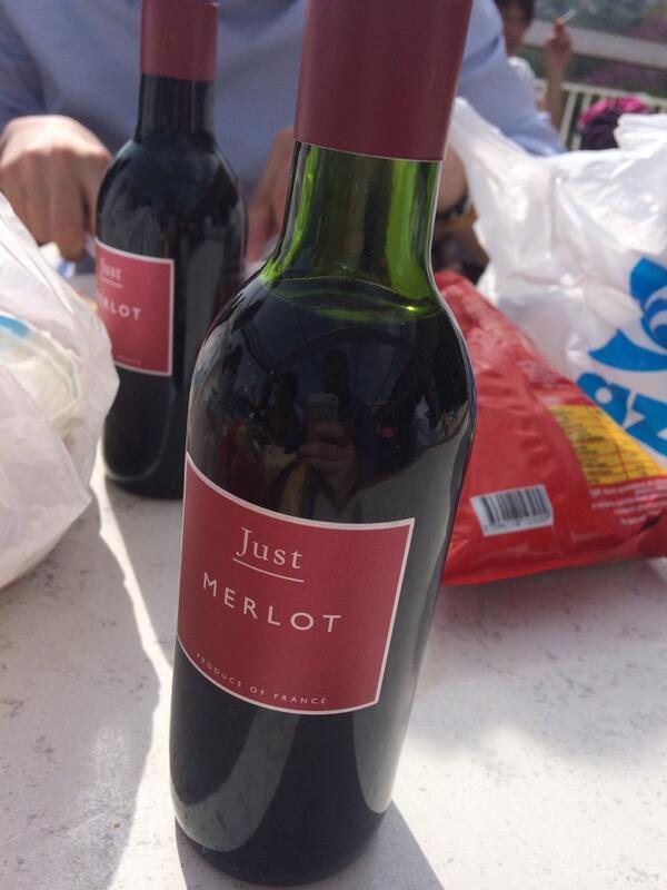 ninouch91's tweet image. A table ! #polytech2014