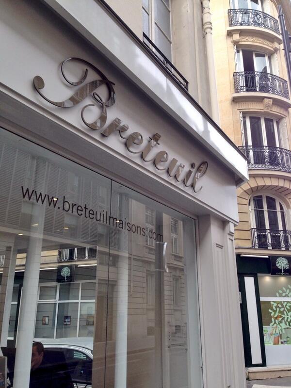 leovsr's tweet photo. @ChelseaBreteuil @mdav15 enjoying one of Paris' great sites! #Breteuil http://t.co/1ixlD39xrp