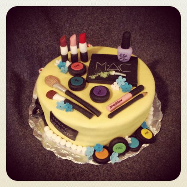 BeachyCakes's tweet photo. Perfect cake for a makeup fiend! http://t.co/vHLR3idhuZ
