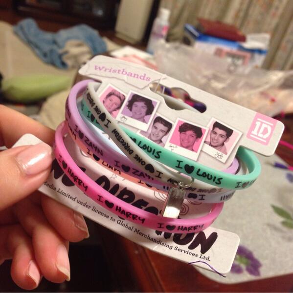 taylor_luv0412's tweet photo. 友達がくれた‼︎😍💋💜
うれしすぎる:)
#DirectionersRT
#OneDirection 好きな人RT http://t.co/pzcVcujsMV