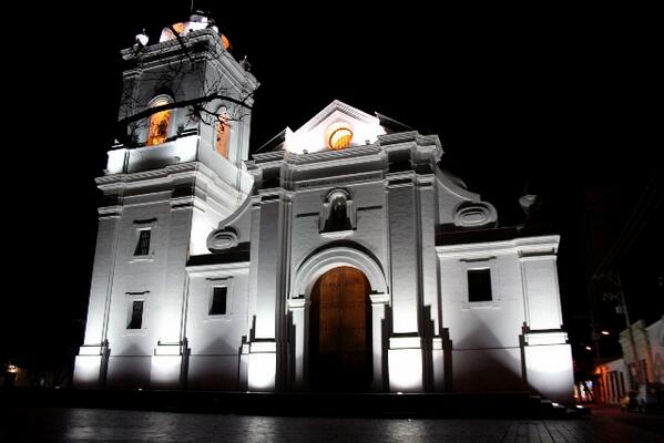 SomosSamarios's tweet photo. Hermosa imagen nocturna de la Catedral Samara. #SomosSamarios RT http://t.co/ktVFymxQMj