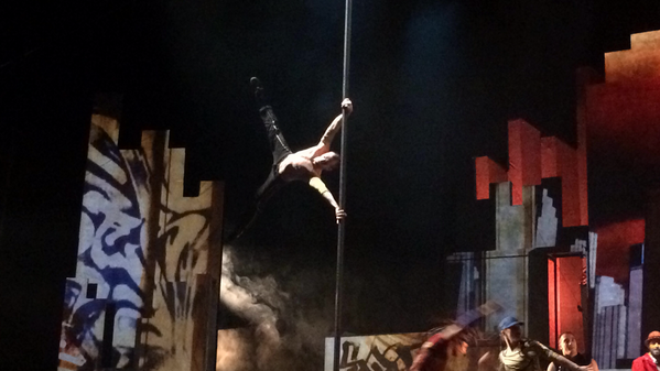 iloveqatar's tweet photo. Look at this! #cirqueeloize I want this guys strength and body. I mean I want to have a body like his. #beingclear http://t.co/6qagMj650S
