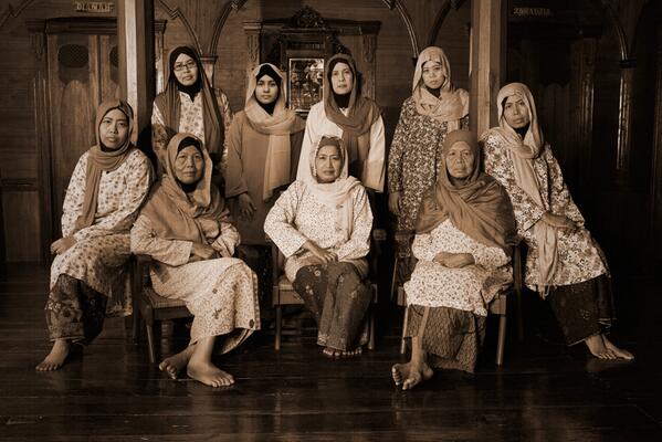 RGNantigo's tweet photo. Mau berfoto gaya jadul Siti Nurbaya? Come and stay in Rumah Gadang Nantigo. http://t.co/gN4xGWC7I4