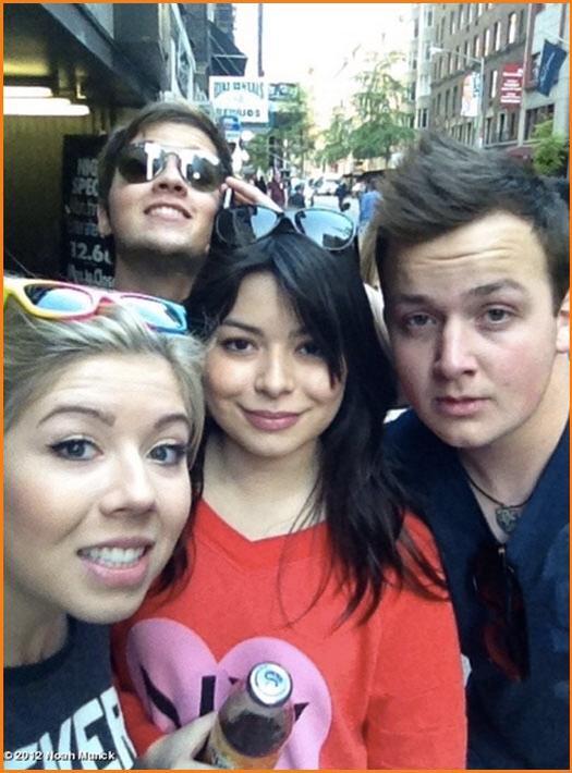 @Sam_puckett4ham @Freddie_Benson3 @MeCarlyShay_Off  <a href="/gibby_icarly2/">Gibby Gibson</a>