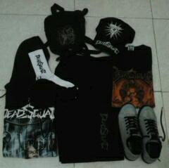 Kren RT <a href="/hoitytoitystuff/">hoitytoitystuff</a>: <a href="/DEADSQUAD_Band/">DeadSquad Official</a> sepatunya doang yg msh m*cbeth..abis DS blm bkin sepatu sih... hahahaha