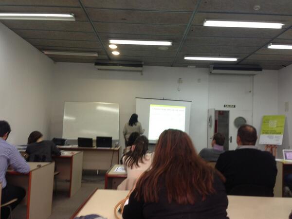 david_alarcon's tweet photo. En @AulaEmpresaCT con @gritainternet magnifica exposicion sobre #cloud #socialmedia http://t.co/bCsi6Yg9mN http://t.co/iyA7Pj4jt8