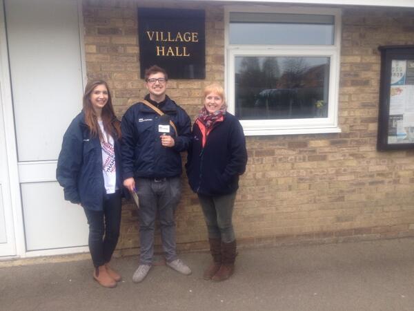 ClareWoodling's tweet photo. @BBCOxford The #BBCBigTour team out and about in Yarnton. http://t.co/8sYjF4NHQE