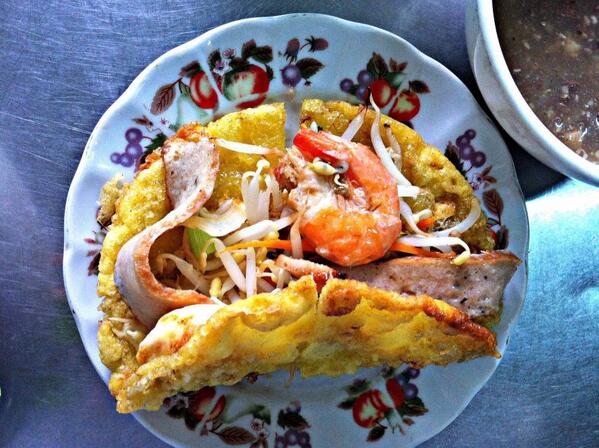 10 Iconic Dishes to Hunt For In Hue, Vietnam by @LaurieWoolever: foodrepublic.com/2014/04/02/10-…