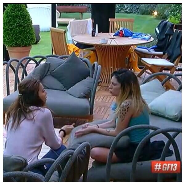 GrandeFratello's tweet photo. #GFnow Tempo di chiarimenti in Casa "Inizio io o inizi tu?", occhi puntati su #AngelaGF e #ChiccaGF #gf13 http://t.co/HRk3xtzyuK