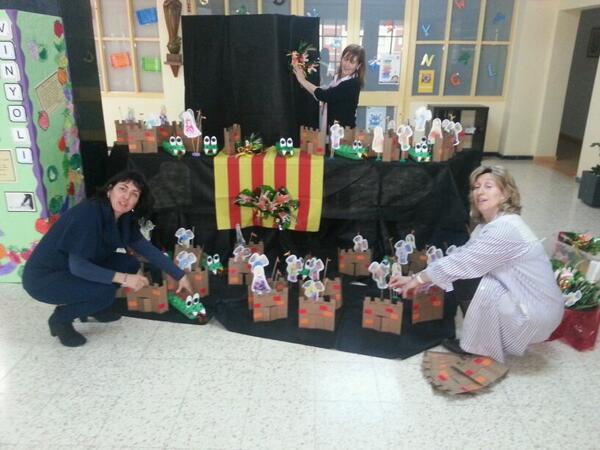 mercadermm's tweet photo. Preparatius de Sant Jordi a l'Ed Infantil. Escola Vedruna Palamós. http://t.co/tb89R5Vz8w