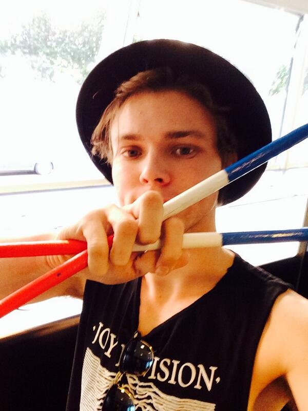Ashton Irwin tweet media