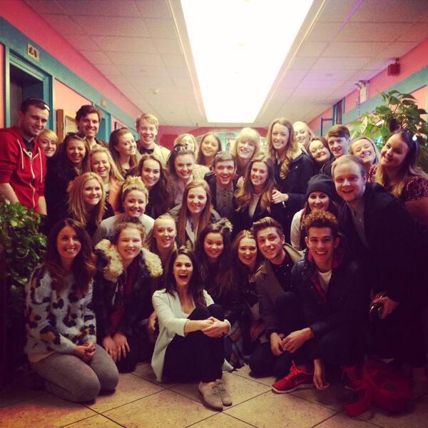 ZitaVox's tweet image. MT @NCLCollCreative students meeting Broadway cast members. Once in a lifetime experience @carlywoody is dream maker!