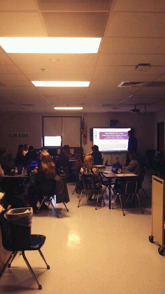 CSDTechBytes's tweet image. @JonDietz is teaching #socialmedia101 at #csdtech3. Check it out and tweet what you learned!