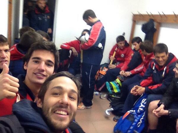 "Selfie" del <a href="/PedralbesHC/">Pedralbes HC</a> en el vestuario antes de jugar contra el <a href="/cdterrassaDHM/">CDTerrassa DHM</a> ! Vamos! A ganar! #esunsentimiento