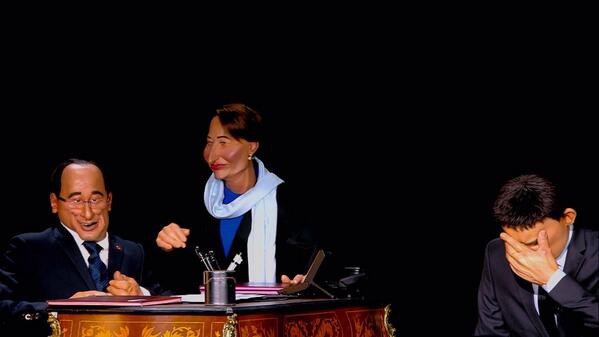LesGuignols's tweet photo. #Royal "Y'a pas de fauteuil pour moi ? C'est pas grave François, je vais m'asseoir sur tes genoux…" #LesGuignols http://t.co/uuxm6EeQVd