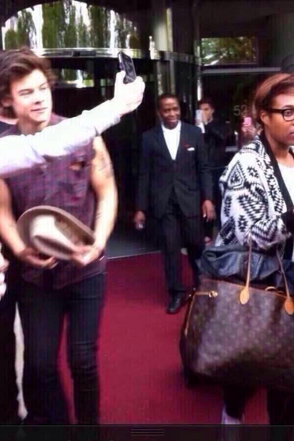 throw back to when harry styles stayed at the tipton, highlight of my life 

#MrMosebyFollowParty