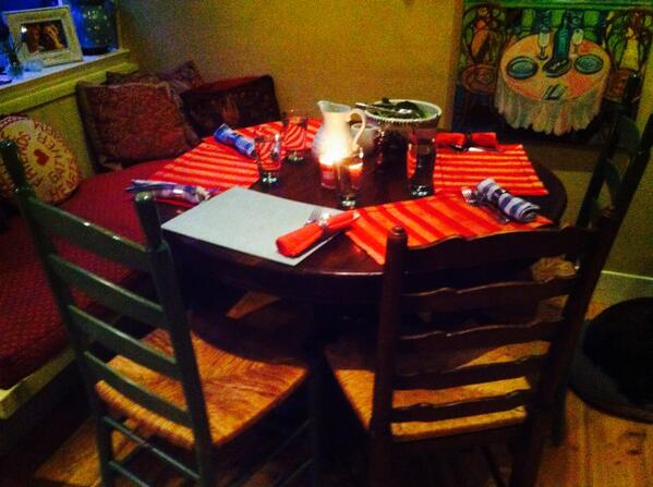 emilyvdeacock's tweet photo. Dinner's ready but where is the family? http://t.co/kpHFTnaPot