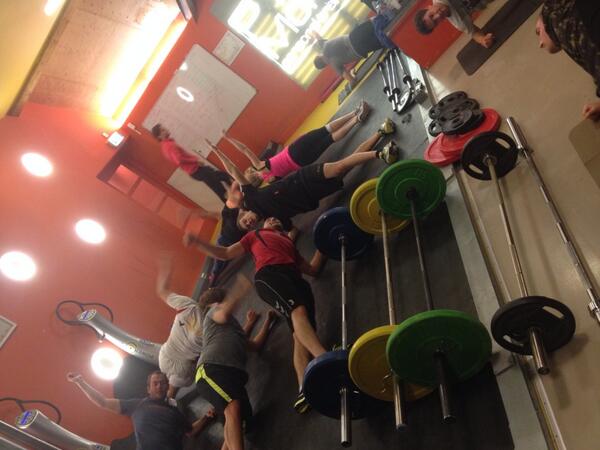 nedelcoach's tweet photo. #thecrossgym @SW_Fitness #zoetermeer #druk #workout http://t.co/dCeJysT67o