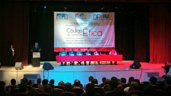 En la presentación del código de conducta y ética para servidores públicos de <a href="/NaucalpanGob/">Naucalpan de Juarez</a> #TeatroBicentenario