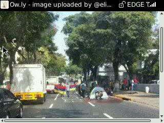 isacris_26's tweet photo. #PorElTachiraVzlaDespierta Protestas en Barqto Av Lara 2A http://t.co/0HLguNIsOa