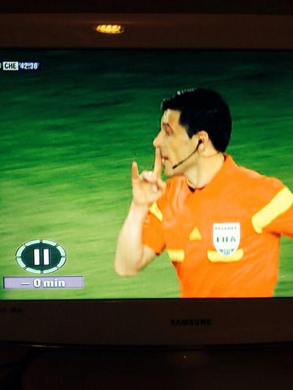 HullDocks's tweet photo. Just caught the ref doing a sneaky #HullDocks http://t.co/jyQ6rqAGop