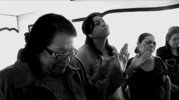 jenni_rosie's tweet photo. Esta imagen me partio el alma!!
:'(  :'(  :'(  :'( http://t.co/cRErPWZXvK