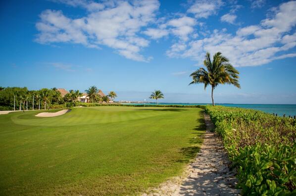 LuxeMx's tweet photo. En nuestra edición de abril no te puedes perder los Campos de Golf más exclusivos del mundo: Camaleón Mayakoba http://t.co/1QZjtjXF8y
