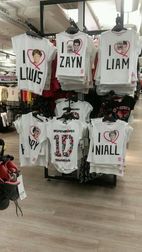 anniehall1973's tweet image. "@1D_CollegeGirls: "@Radio1Direction: So basically we are all categorised as 13 year olds http://t.co/aVdxEN1rv7" I am not amused." #haveone