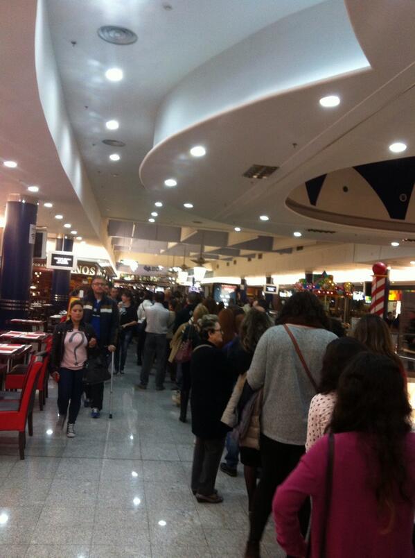 dami_10_'s tweet photo. Vamos solos al cine !!! Quien busque amigos que venga al aljub los regalan en la cola 😄😄😄#lacrisisdelcine!! http://t.co/epzF0SYvzw