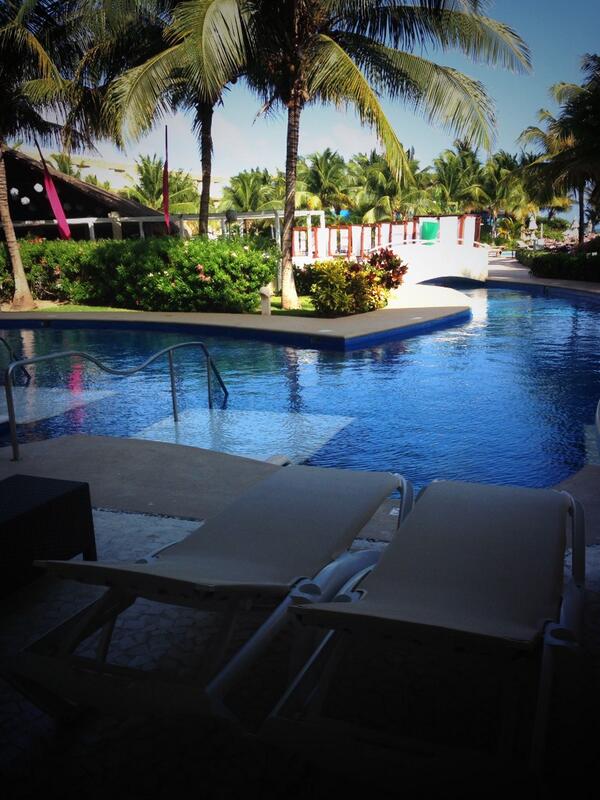 Jennatello's tweet photo. Never want to leave :( #bestever #honeymoon #love http://t.co/ZU4xBLuNiB