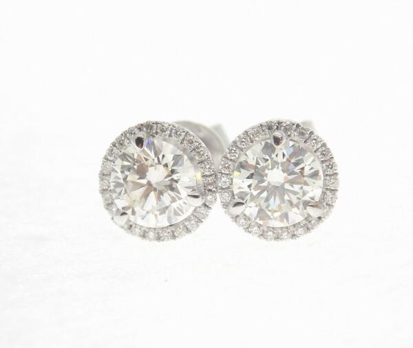 dtcincla's tweet photo. #classiclook 14k #whitegold 2.05ct #diamondearring #halostudearring H-I SI1-VS2 at $6,020.50 #dtcinc DM us now! :) http://t.co/uxieeCkkI5