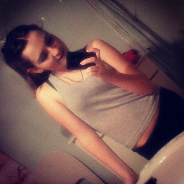 benizar13's tweet photo. Buenas noches guapis;)) http://t.co/KsluN9OppR