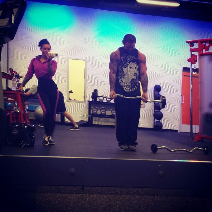 My workout is usually 92% stalling; 8% actually working out... http://t.co/3QOhrTFfd1