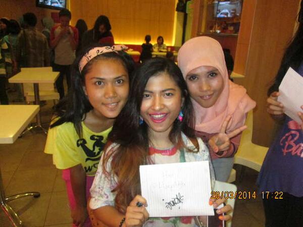 @hanyadjh: keLombok lg yuk <a href="/jeshjeesh/">stephanie Juliancy</a> <a href="/jeeshjeesh/">jeesh</a> ajakin <a href="/tivalsalsabila/">tival salsabila</a> dong:) "HOHOHO see you next time {}