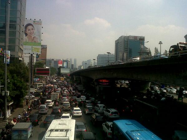 09.38 Imbas Bus Trans Jakarta gangguan lalin perempatan slipi/palmerah arah Tman Anggrek padat merayap.  <a href="/PGM600/">VioletHorizon</a>