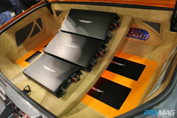 PASMAG's tweet image. @ImageDynamicsUS amplifier display. #pasmag #CarAudioWednesday #imagedynamics #caraudio