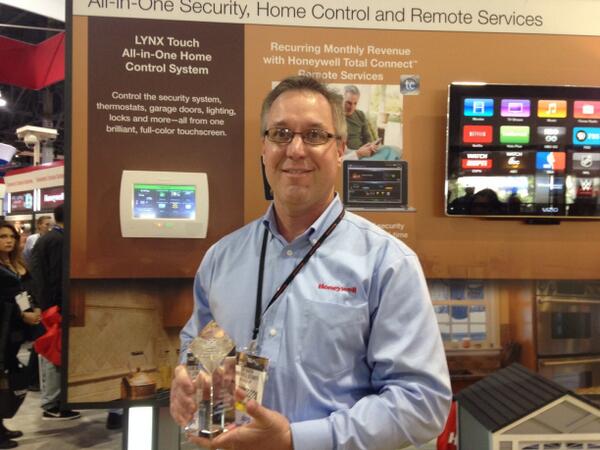 ResideoPro's tweet image. Woohoo! LYNX Touch 7000 wins SIA New Product Showcase Award!  #ISCW14