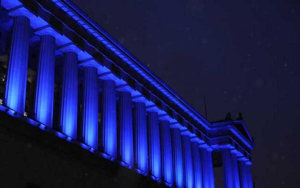 SoldierField's tweet photo. Soldier Field colonnades turn blue tonight for #AutismAwareness #LIUB! http://t.co/tcRFjDqC0b