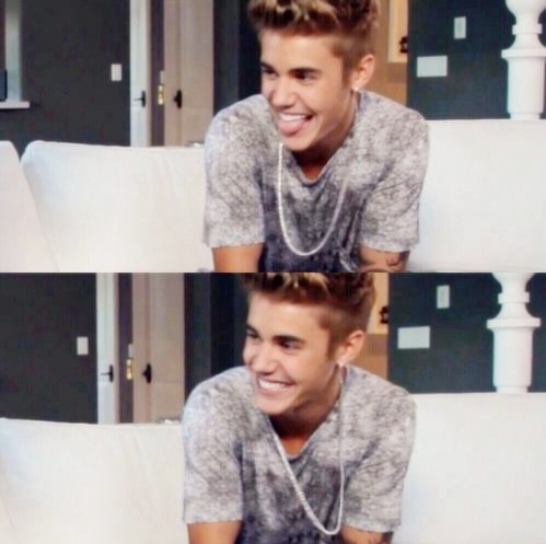 kewsjb's tweet photo. sempre quando eu vejo uma foto do justin sorrindo automaticamente me da vontade de sorrir tambem http://t.co/NfCUYiEf4L