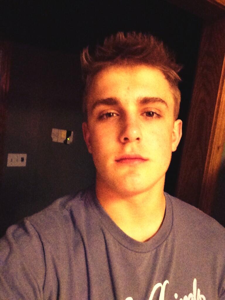 Jake Paul on Twitter: "Haircut😁 http://t.co/2Jha7iiVX9"