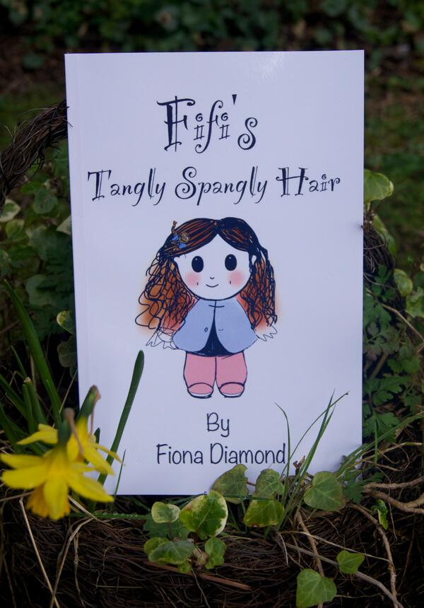 DiamondFiona's tweet photo. New Book! #Fifi #naughtyknot #brokencomb time to weed out those tangly little knots! :) http://t.co/08lSeK6Fnr