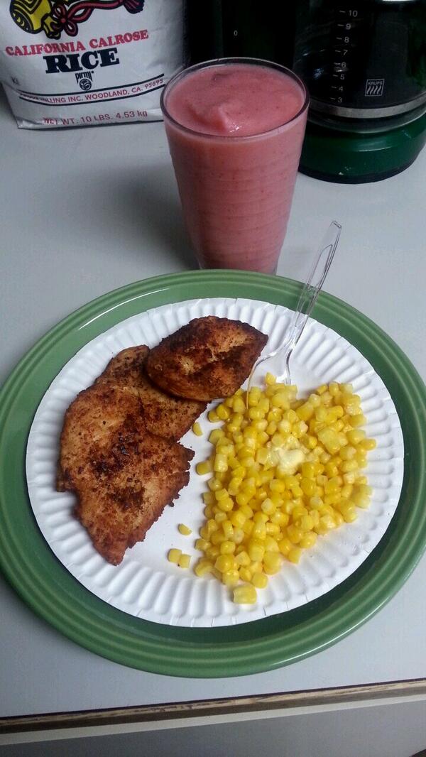 CuriouslySweets's tweet photo. Tonight's dinner slapped #ChefSweets #HealthyDeliciousness #Yuuummmmaaayy http://t.co/Z0MmRgDFn3