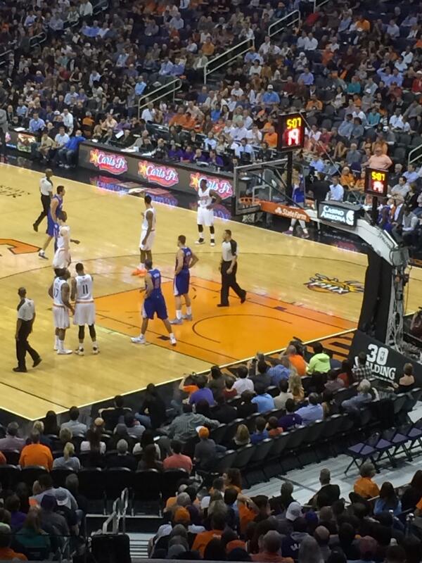 msjayware's tweet image. S/O to @LarryFitzgerald in the suite next to us lol #SameView  #SuiteLife lol