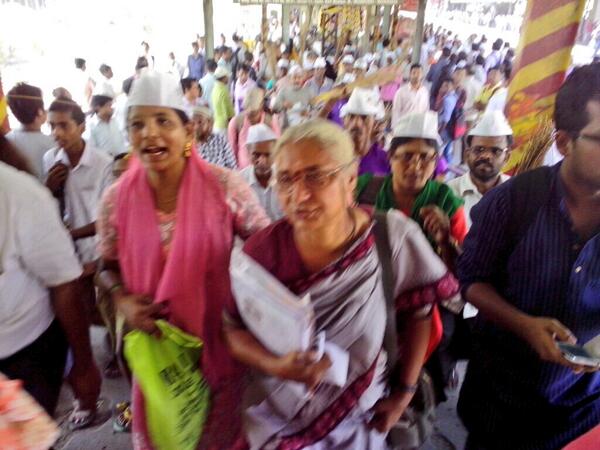 iwkofficial's tweet image. RT: @medhanarmada: Have got down at Kurla to change train for Mulund. #NominationFiling.  
#AAP4YouthInPolitics