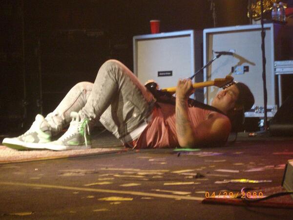 ErinMontano's tweet photo. @SublimeWithRome 2010 roseland theater,pdx OR remember falling and trying to play it off?i was front row.amazin show http://t.co/v7FPBmLYCd