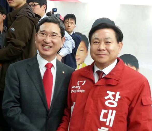 새누리당 경기도당 김학용 위원장 취임식이 있었습니다. 많은분들께서 참석하여 축하해주셨습니다. 6.4지방선거 압승을 하기위해서 낮은 자세로 철저히 준비해야
겠습니다.