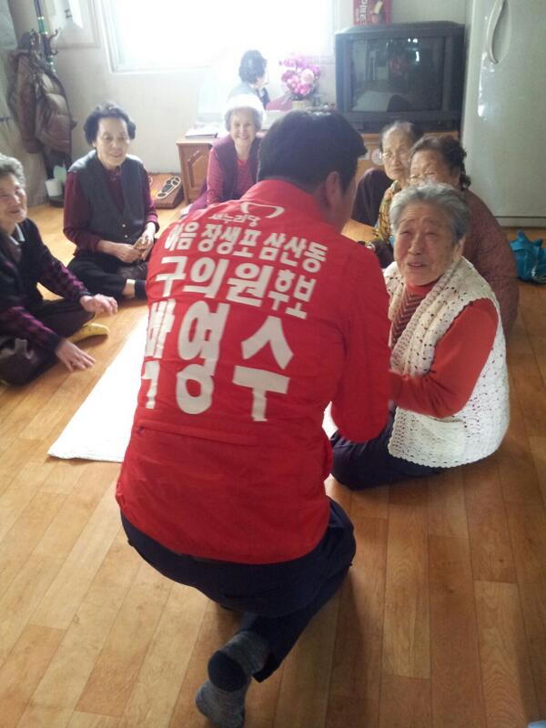 오늘 오후, #여성아카데미 회원분들의 점심 식사 자리에 잠시 들러 인사를 나눈 후, 삼산에 계시는 어머님, 아버님들을 찾아뵈어 이야기를 나누었습니다. 정겹게 맞이해 주시는 어머님들이 참 감사했습니다.