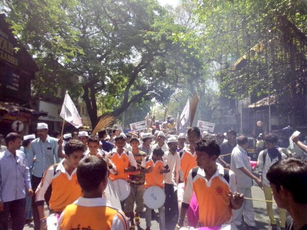 AAPMaharashtra's tweet image. RT @medhanarmada: Towards election office in an endless caravan for #NominationFiling.