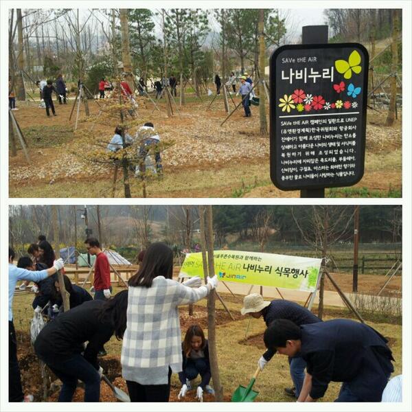 JINAIR_LJ's tweet image. 오전에 내린 비 덕분에 땅은 촉촉~행사에 함께 하는 우리들 이마엔 땀방울이 송글송글~ㅋㅋ조금 힘들어도 환경을 위한 일이여서 그런지 다들 열심히 하는 모습이 아름답네요~/YJ